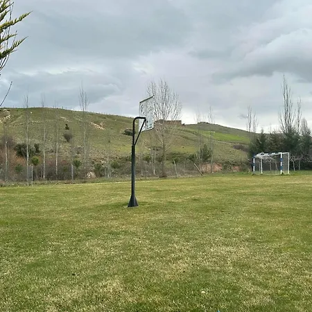 Vivienda De Uso Turistico La Vega De منزل ريفي *